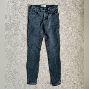 Everlane Women's Mid Rise Skinny Jean in Black